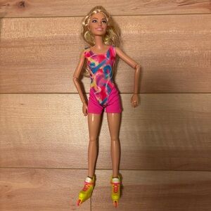Barbie The Movie  Doll Margot Robbie as Barbie in Inline Skating Outfit